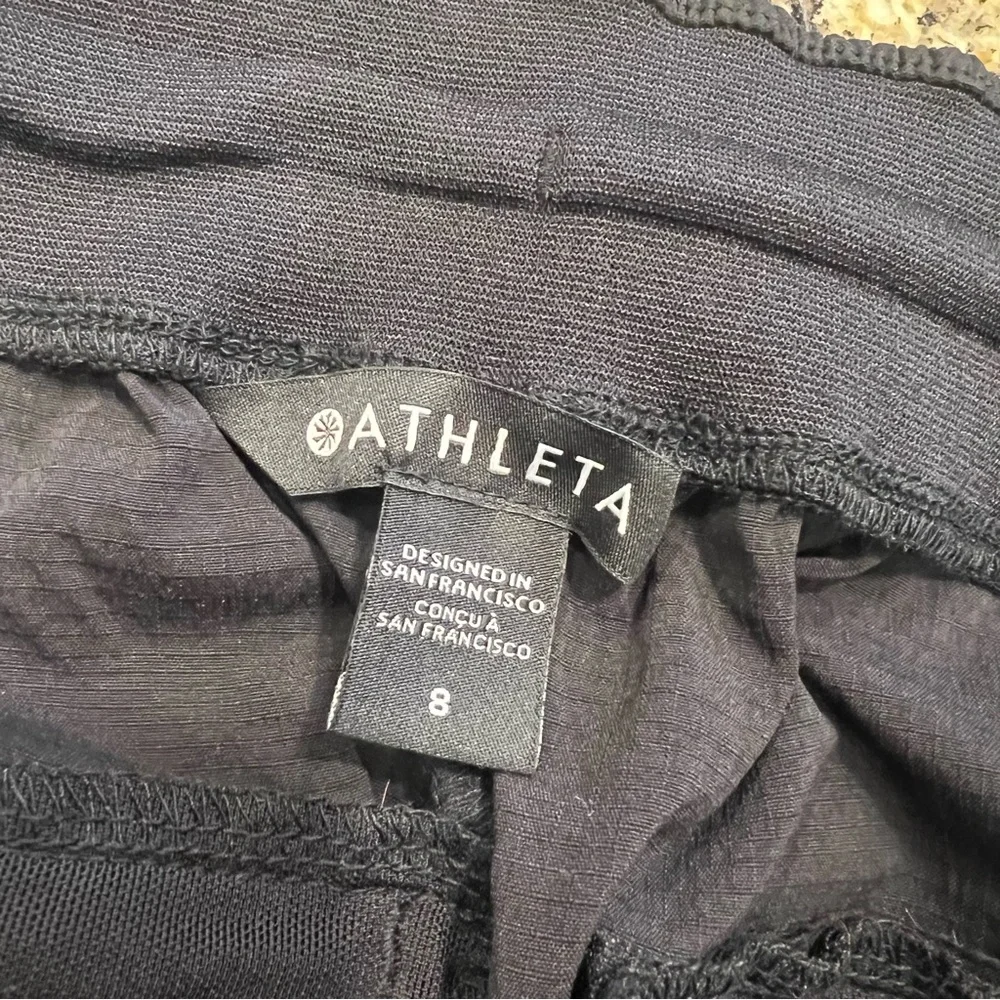 NEW Athleta Trekkie Straight Leg Crop Pant Black Nylon Relaxed Hiking Athleisure - Picture 5 of 7